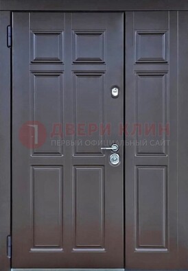 Тёмная двухстворчатая входная дверь для коттеджа с МДФ ДМ-533 в Лобне