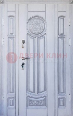 Белая двухстворчатая дверь с массивом дуба ДМД-72 в Лобне