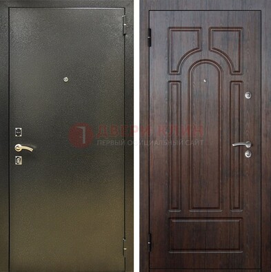 Железная темно-серая дверь с порошковым напылением и МДФ Тисненый орех ДП-275 в Лобне