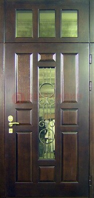 Парадная дверь со стеклянными вставками и ковкой ДПР-1 в офисное здание в Лобне