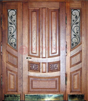 Парадная дверь со стеклом и ковкой ДПР-35 для загородного дома в Лобне