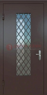 Темная металлическая дверь с решеткой и стеклом ДС-7 в Лобне