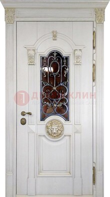 Белая железная дверь со стеклом и ковкой для кирпичного дома ДСК-155 в Лобне