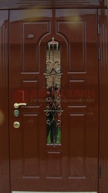 Красивая металлическая дверь со стеклом и ковкой ДСК-33 в Лобне