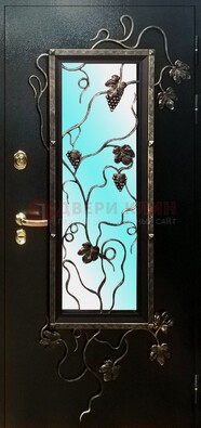 Железная дверь со стеклом и ковкой ДСК-70 для деревянного дома в Дмитрове