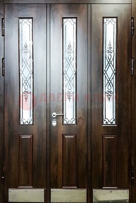 Входная дверь со стеклом и ковкой ДСК-72 в кирпичный дом в Лобне