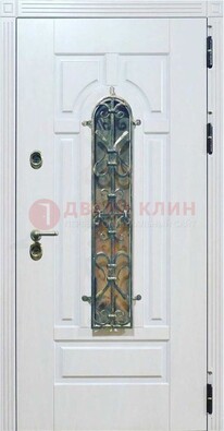 Белая остекленная металлическая дверь с ковкой ДСК-98 в Лобне