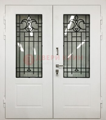Белая двухстворчатая уличная дверь Винорит со стеклом ДСТ-4 в Лобне