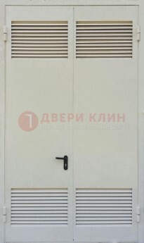 Белая металлическая противопожарная дверь с вентиляционной решеткой ДТ-6 в Лобне