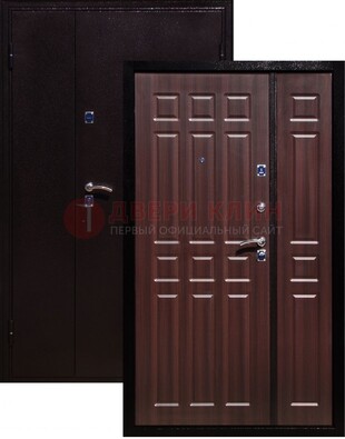 Коричневая металлическая тамбурная дверь ДТМ-24 в Лобне