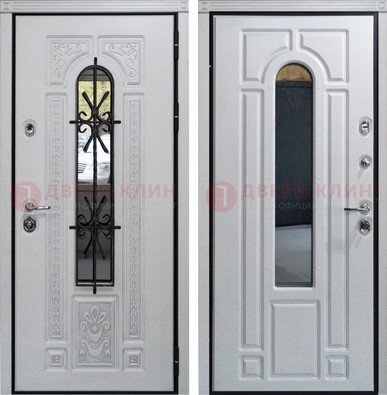 Белая стальная дверь с виноритом и ковкой снаружи ДВТ-197 в Лобне
