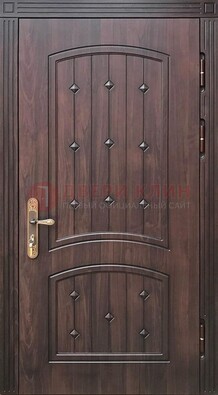 Коричневая уличная дверь с виноритом для дома ДВТ-235 в Лобне