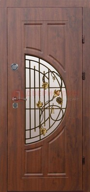 Стальная коричневая дверь с виноритом и ковкой ДВТ-82 в Лобне