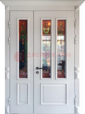 Белая полуторная металлическая дверь с витражом ВЖ-12 в Лобне